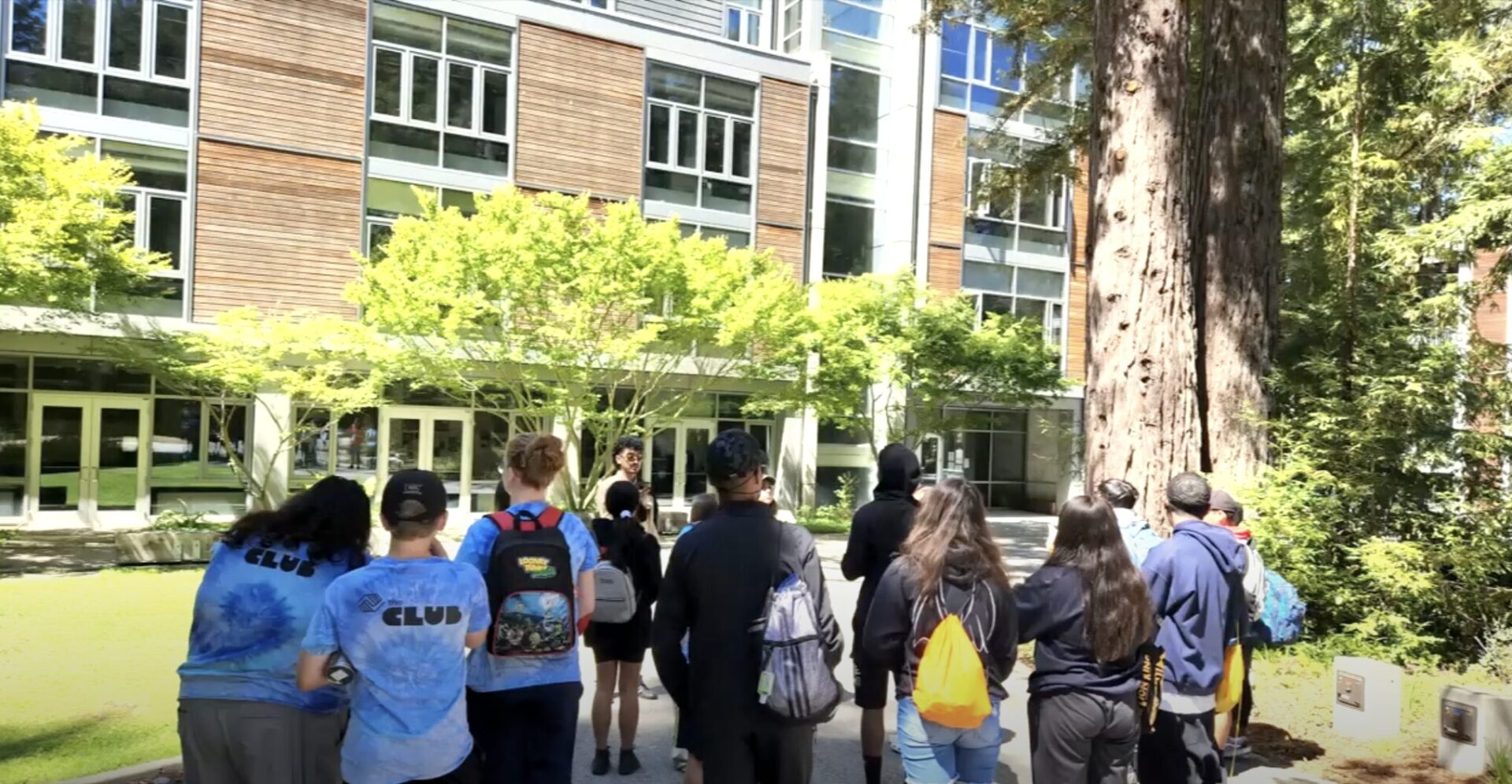 PACT Upward Bound Summer Academy 2022 students on college campus tour